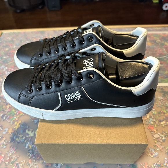 NWT Roberto Cavalli Low Top Sneakers